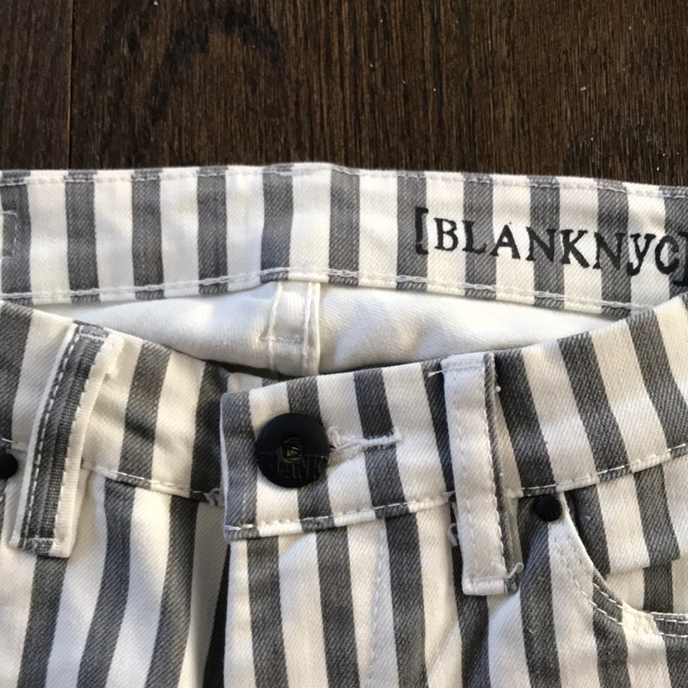 BLANK NYC || grey & white stripe size 24